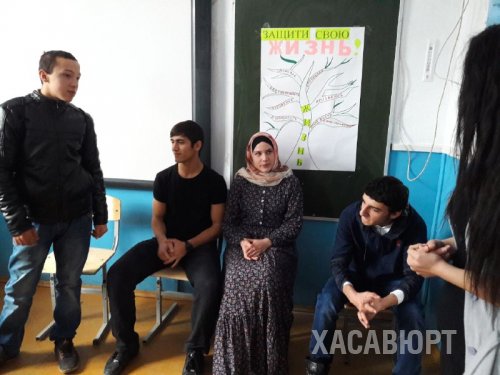 В Хасавюрте провели социальный театр ко дню борьбы со СПИДом