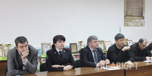 Сотрудники ОМВД России по г. Хасавюрт провели беседу со студентами ДГУ