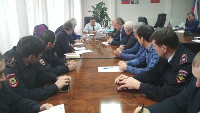 Глава Хасавюрта Зайнудин Окмазов потребовал активизировать работу комиссии по выявлению и пресечению неформальной занятости