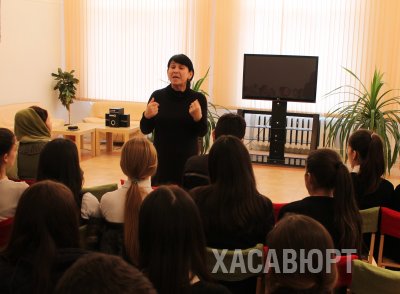 Уроком добра открылся в библиотеке Хасавюрта Год добровольца