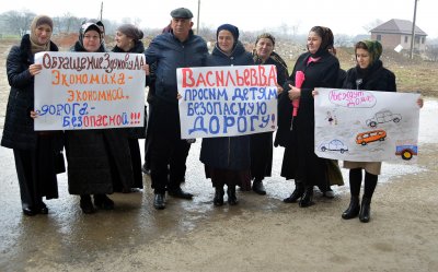 Депутаты Хасавюрта по обращениям горожан провели выездное собрание на участке трассы «Хасавюрт – Бабаюрт»