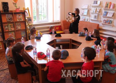 Самые юные жители Хасавюрта знакомятся с городской библиотекой