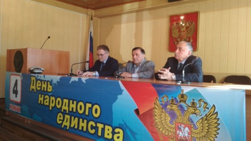 Торжественное собрание ко Дню народного единства прошло в Хасавюрте