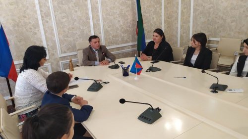 Глава Хасавюрта Зайнудин Окмазов встретился с активистами пятой школы