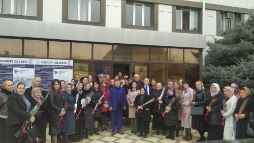 Глава Хасавюрта Зайнудин Окмазов поощрил городских тружениц в преддверии Международного женского дня