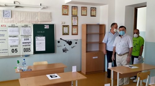 Глава Хасавюрта посетил городской пункт проведения ЕГЭ