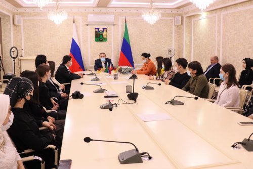 Глава Хасавюрта поздравил студентов города с Международным днем студента