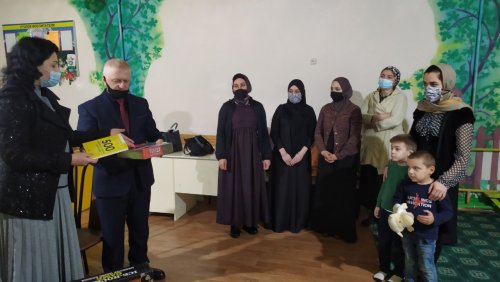 Воспитанники социально-реабилитационного центра Хасавюрта получили подарки от Минмолодежи РД
