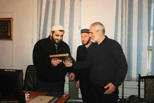 Сотрудники газеты «Дружба» встретились с героем, предотвратившим похищение девушки