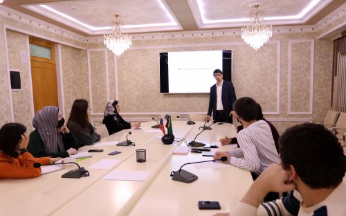 Молодежи Хасавюрта рассказали о формировании общественного мнения