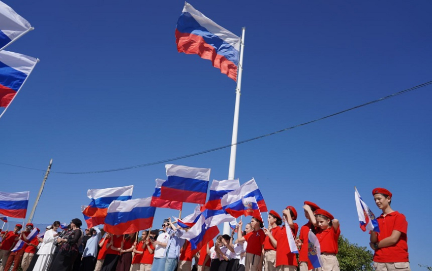 В Хасавюрте отметили День Государственного флага Российской Федерации
