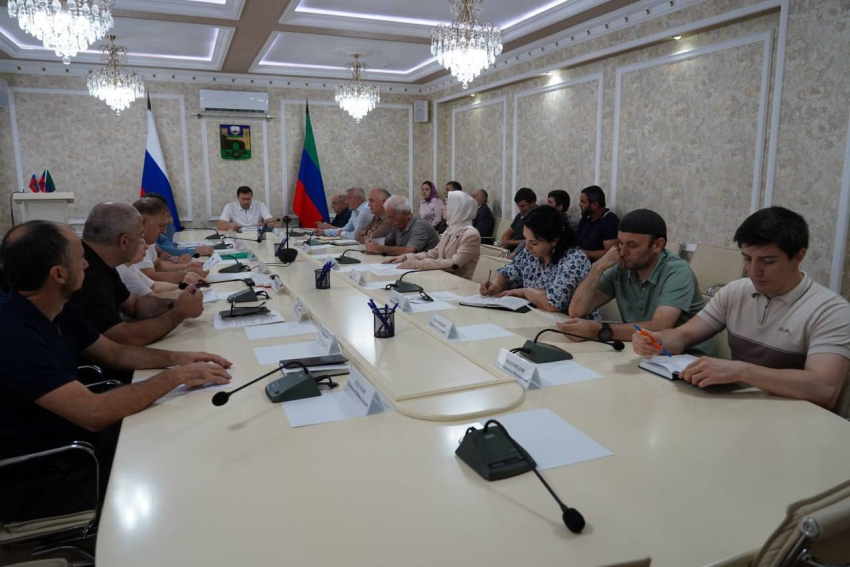 Корголи Корголиев провел аппаратное совещание в мэрии Хасавюрта