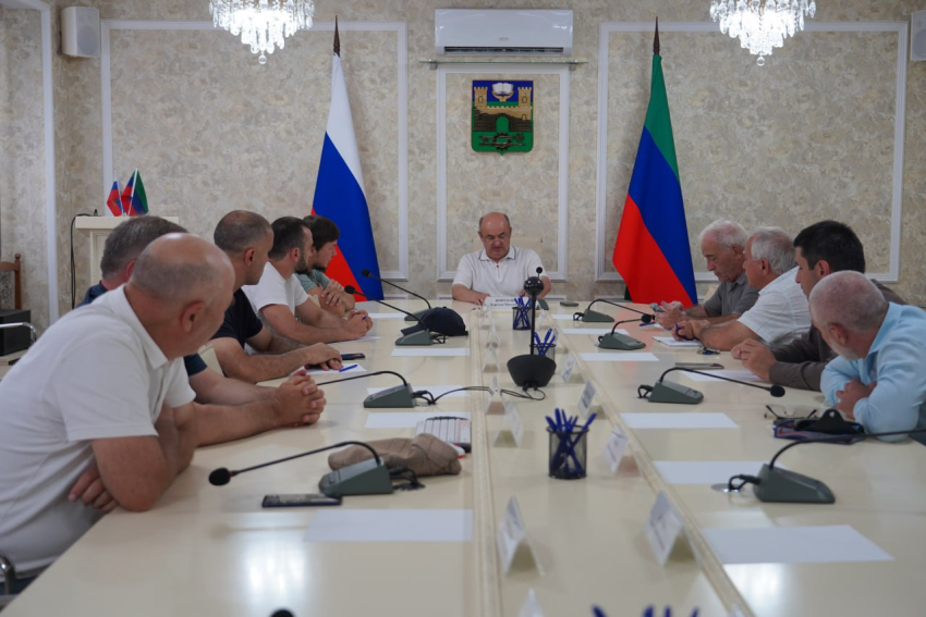 Ход выполнения работ по национальным проектам обсудили в Хасавюрте