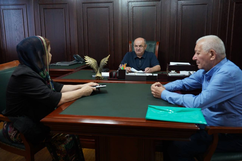 Обращения жителей Хасавюрта выслушали на очередном приеме граждан