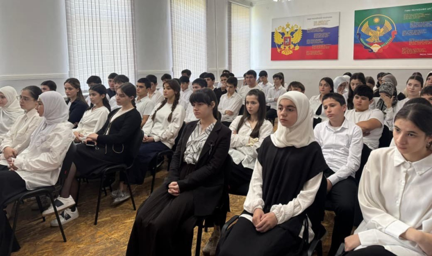 Лекторские группы Хасавюрта продолжают профилактическую работу с учащимися