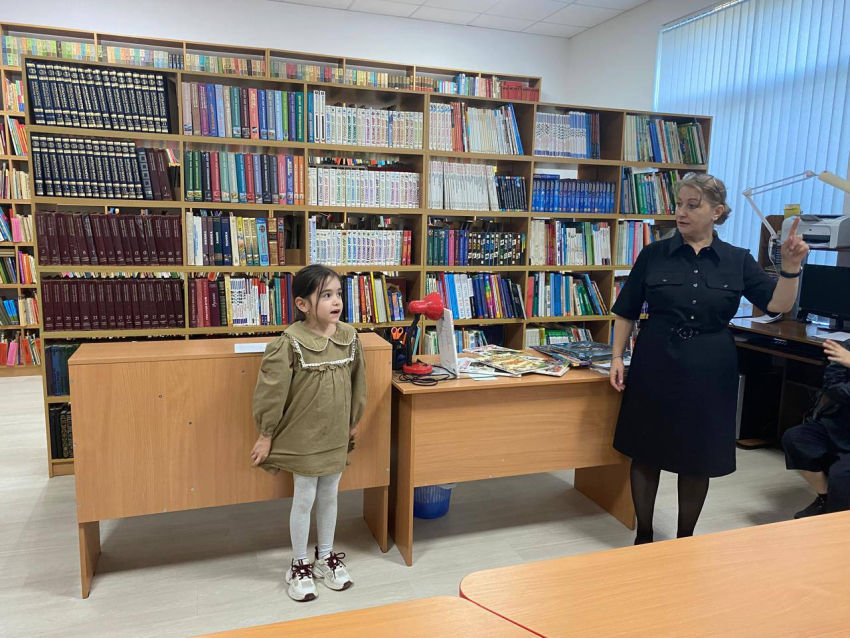 Осенний утренник «Хоровод осенних листьев» в детской библиотеке Хасавюрта