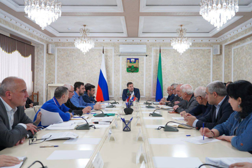 Глава Хасавюрта Корголи Корголиев провел аппаратное совещание
