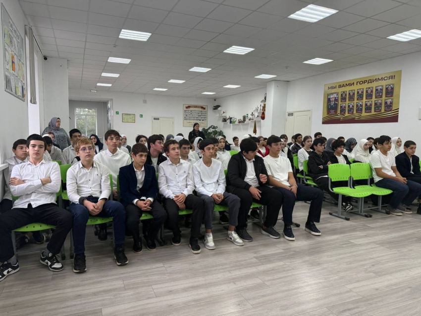 В Хасавюрте продолжается работа лекторских групп с молодежью