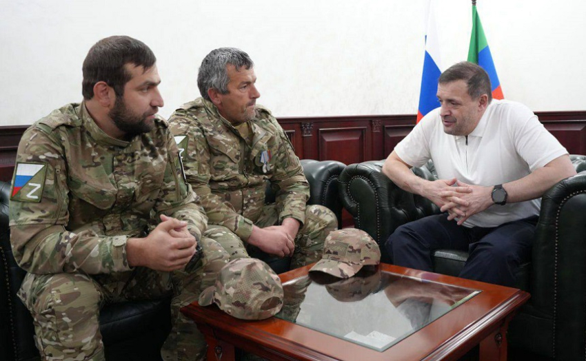 Корголи Корголиев встретился с участниками СВО Абдулкеримом Умаровым и Абакаром Гусейновым
