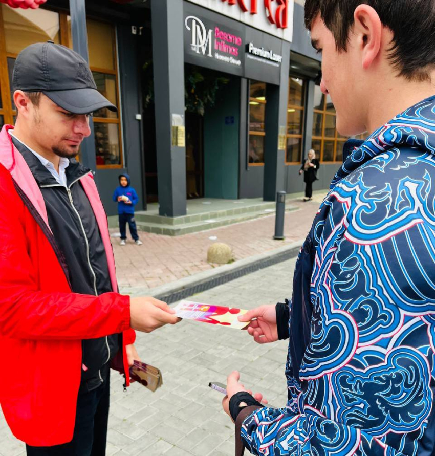 В Хасавюрте информируют жителей о преимуществах контрактной службы