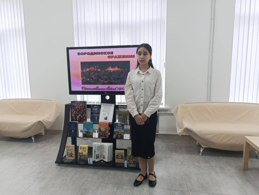 В библиотеке Хасавюрта прошёл урок-конференция «Великие битвы — великой эпохи»