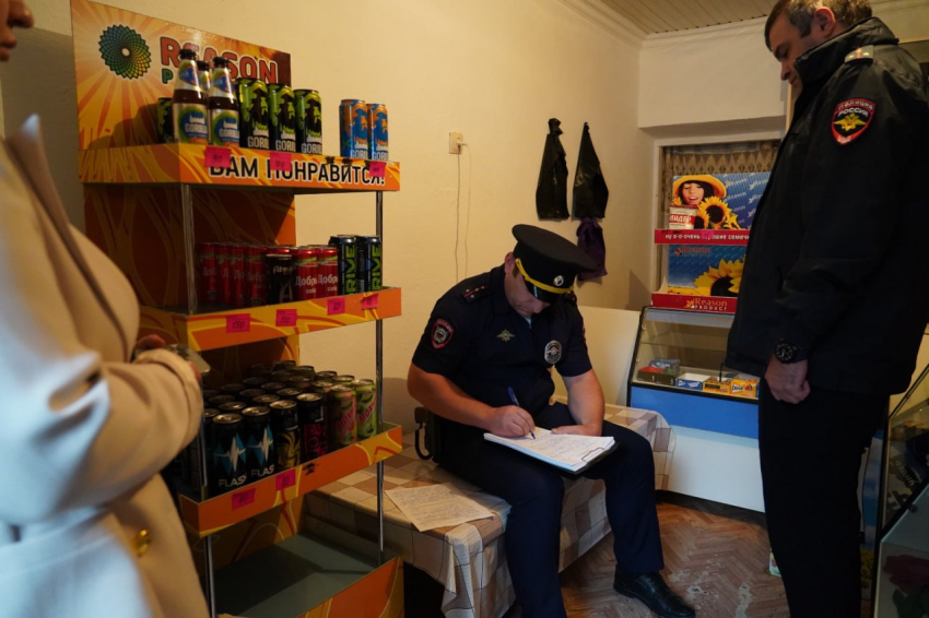 В Хасавюрте проведён профилактический рейд, направленный на пресечение продажи табачных изделий несовершеннолетним