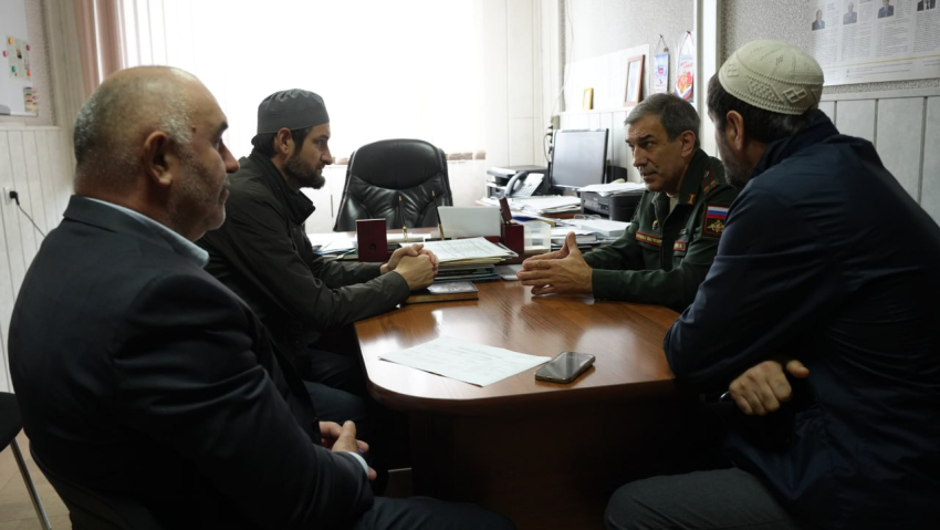 В Хасавюрте обсудили вопросы взаимодействия учебных заведений и военного комиссариата