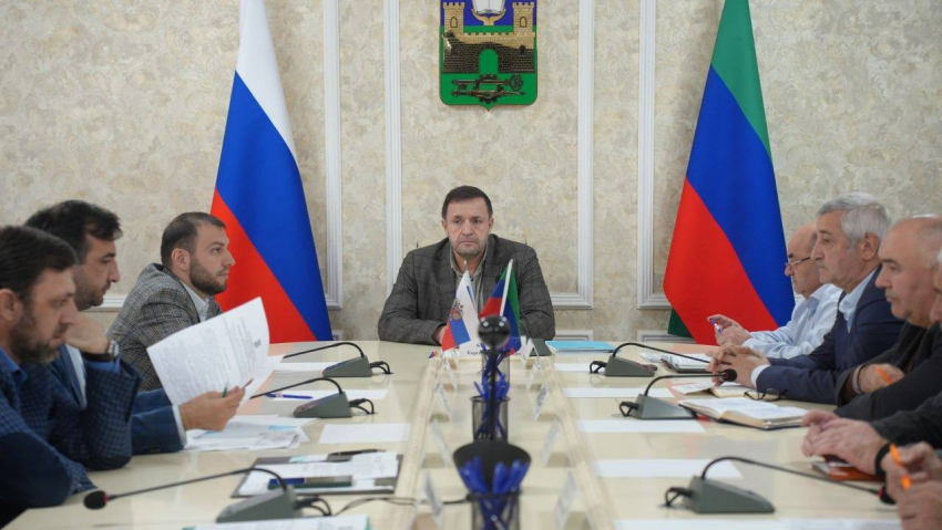 Корголи Корголиев провел еженедельное аппаратное совещание в Администрации Хасавюрта