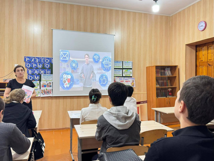В школах Хасавюрта состоялись внеурочные занятия «Разговоры о важном»