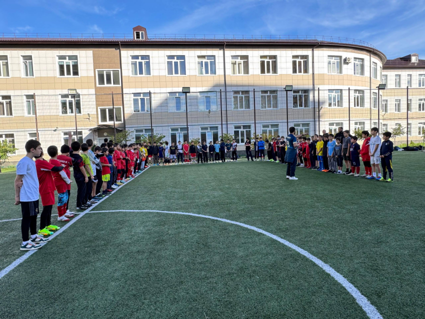 В Хасавюрте проходит муниципальный этап «Школьной футбольной лиги»