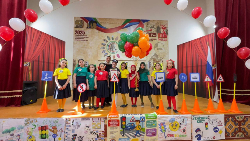 В гимназии №3 г. Хасавюрта прошёл брейн-ринг ЮИД «На страже дорожной безопасности»