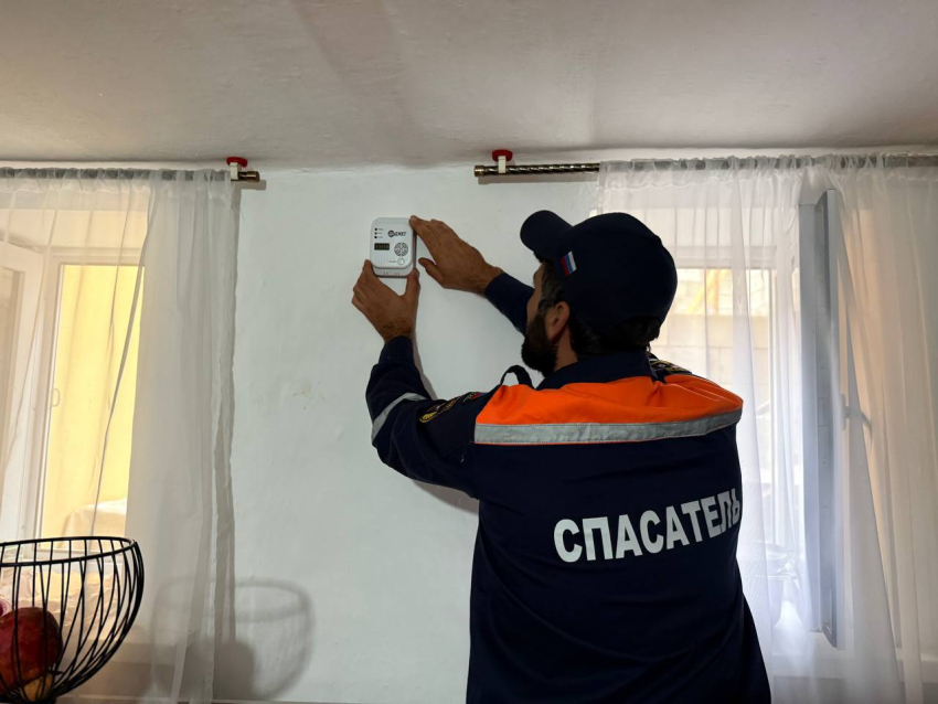 В Хасавюрте продолжается установка систем пожарной безопасности