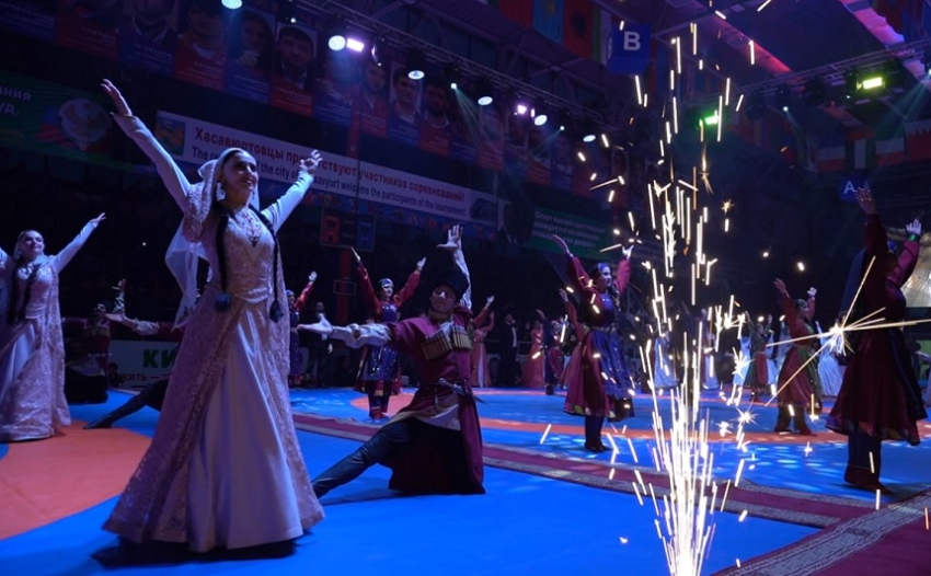 В Хасавюрте состоялось торжественное открытие XXVI Международного турнира по вольной борьбе памяти Шамиля Умаханова