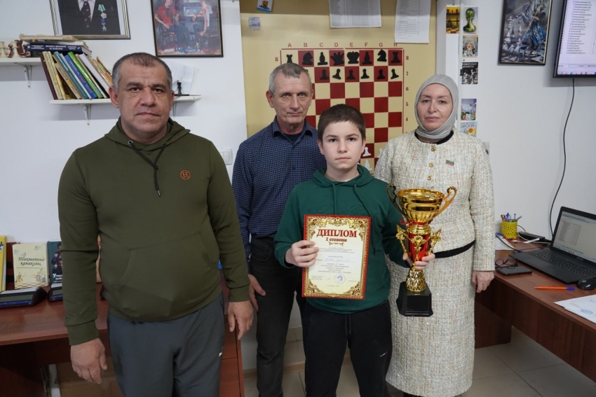 Учащиеся школ Хасавюрта выявили лучшего в турнире по шахматам