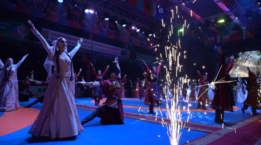 В Хасавюрте состоялось торжественное открытие XXVI Международного турнира по вольной борьбе памяти Шамиля Умаханова