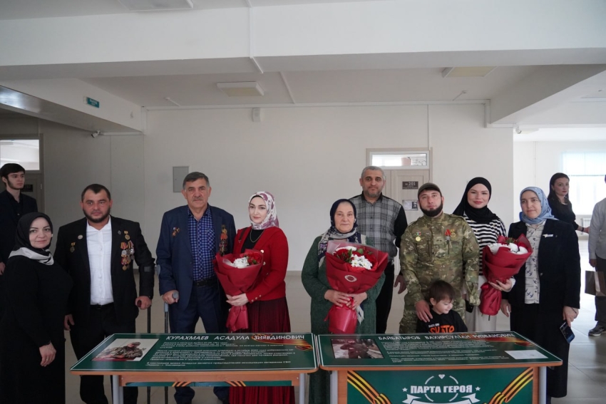 В Хасавюрте открыли две «Парты Героев», посвящённые участникам СВО