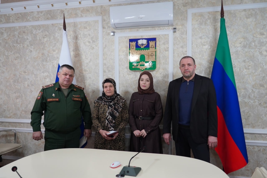 Корголи Корголиев передал орден Мужества семье погибшего участника СВО Саида Халиева