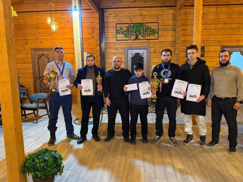 В Хасавюрте состоялся открытый республиканский турнир по русским шашкам