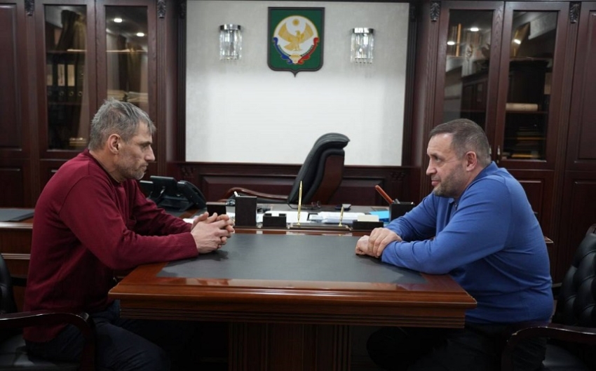 Корголи Корголиев встретился с хасавюртовцем, подписавшим контракт о прохождении военной службы