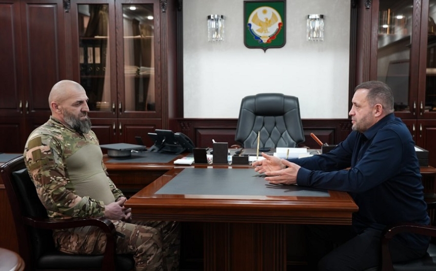 Корголи Корголиев встретился с участником СВО Адилгере Адильбиевым