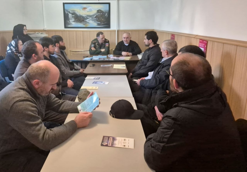 В Хасавюрте проинформировали о правах и обязанностях военнослужащих по контракту