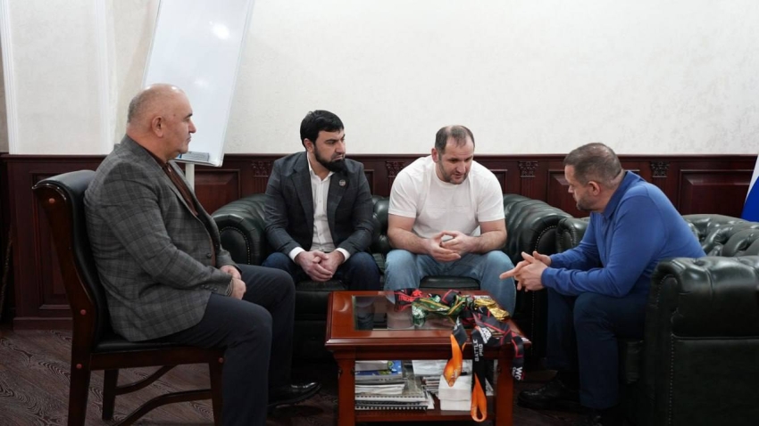 Корголи Корголиев встретился с участником СВО и чемпионом мира по грэпплингу Ибрагимом Юсуповым 