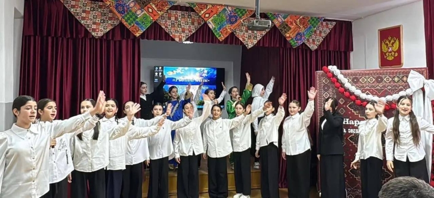 В СОШ №8 г. Хасавюрта отметили Международный День родных языков