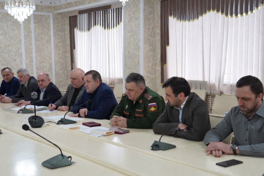 Корголи Корголиев передал орден Мужества сыну погибшего участника СВО Шихамата Магомедова