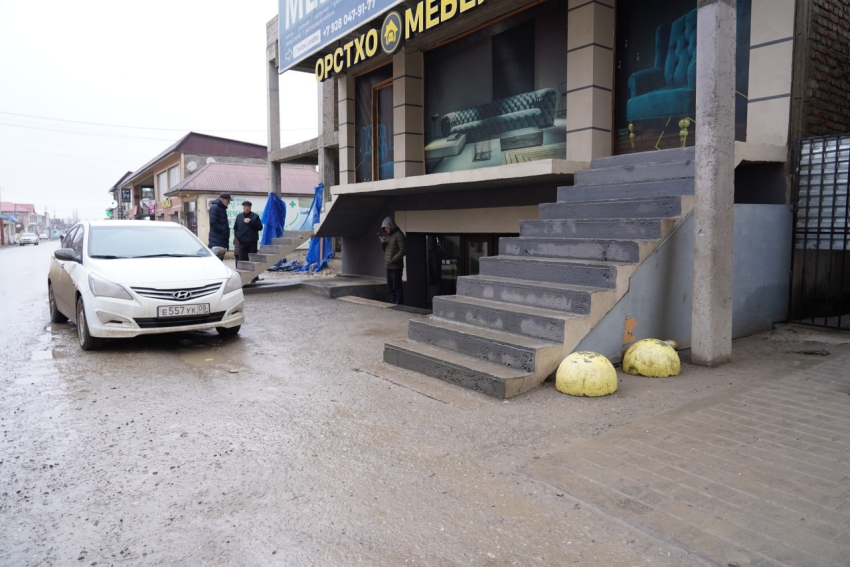 В Хасавюрте проведена проверка соблюдения правил размещения рекламных конструкций