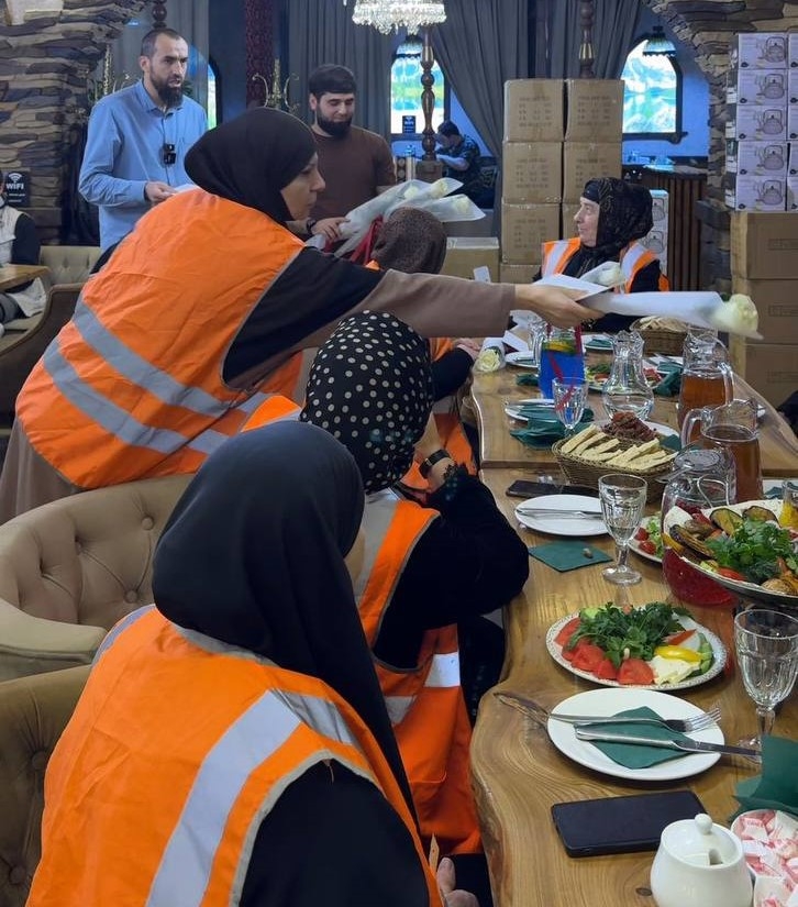 Предприниматели Хасавюрта организовали общий ифтар для работников МБУ «Благоустройство-2021»