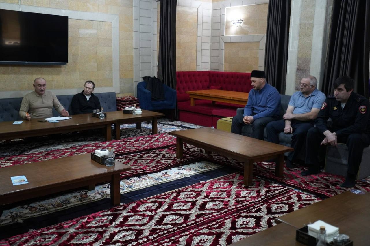 В Хасавюрте состоялась информационно-разъяснительная встреча с иностранными гражданами