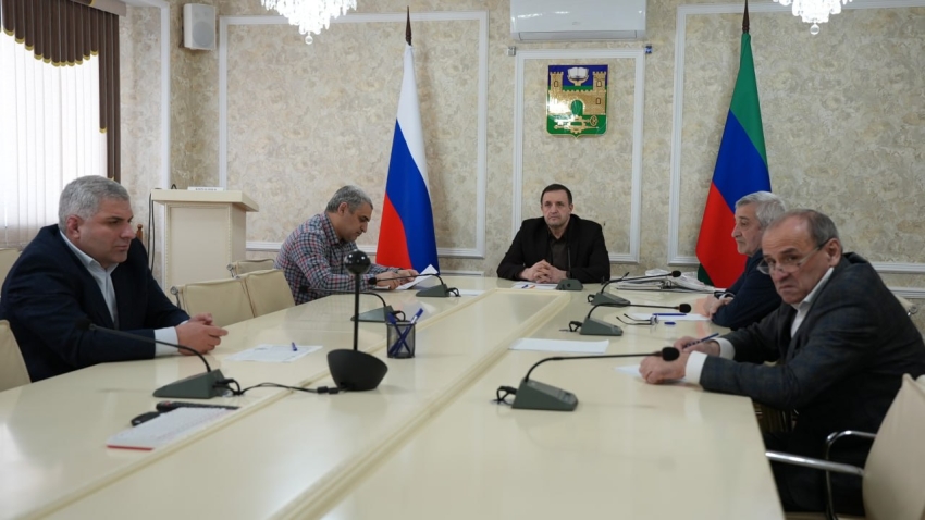 Корголи Корголиев принял участие в заседании по вопросам капитального ремонта в образовательных организациях РД