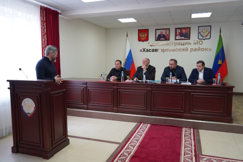 Корголи Корголиев принял участие в совещании под руководством Председателя Правительства РД