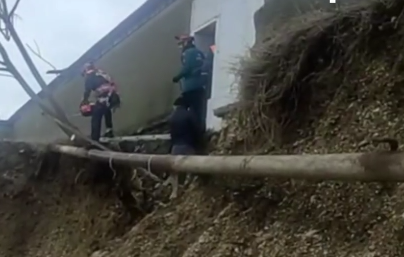 На улице Набережной г. Хасавюрта проводятся работы по предотвращению нарушения функционирования газопровода высокого давления